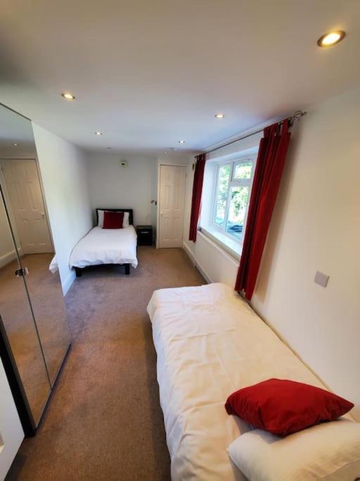 Central Windsor 2 Bedroom Flat With Free Parking Esterno foto