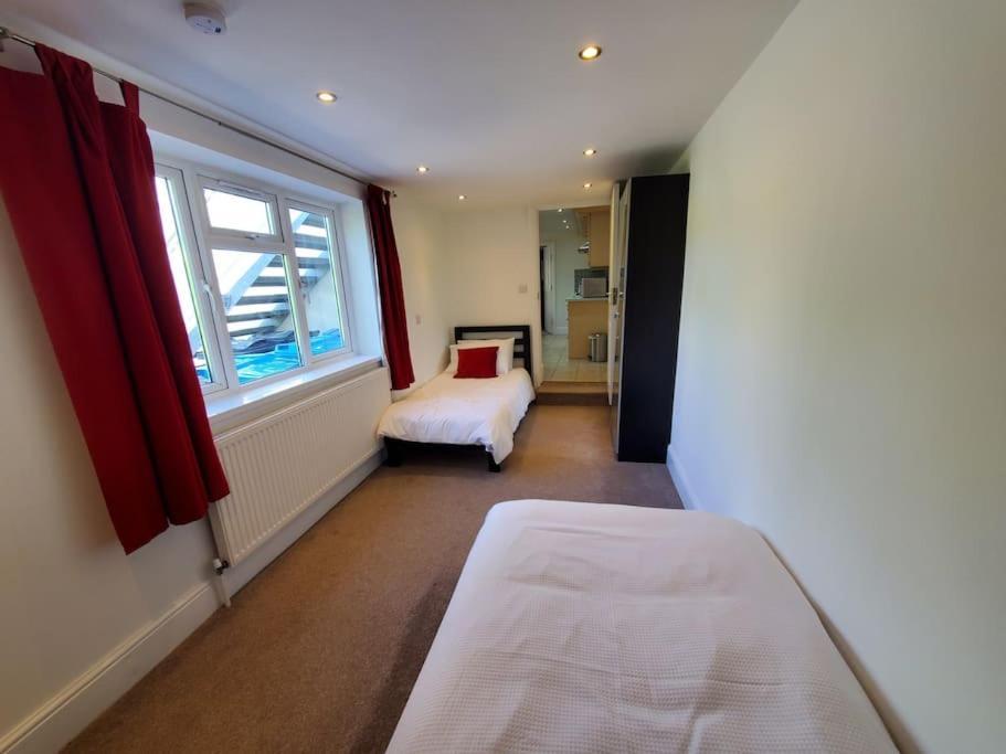 Central Windsor 2 Bedroom Flat With Free Parking Esterno foto