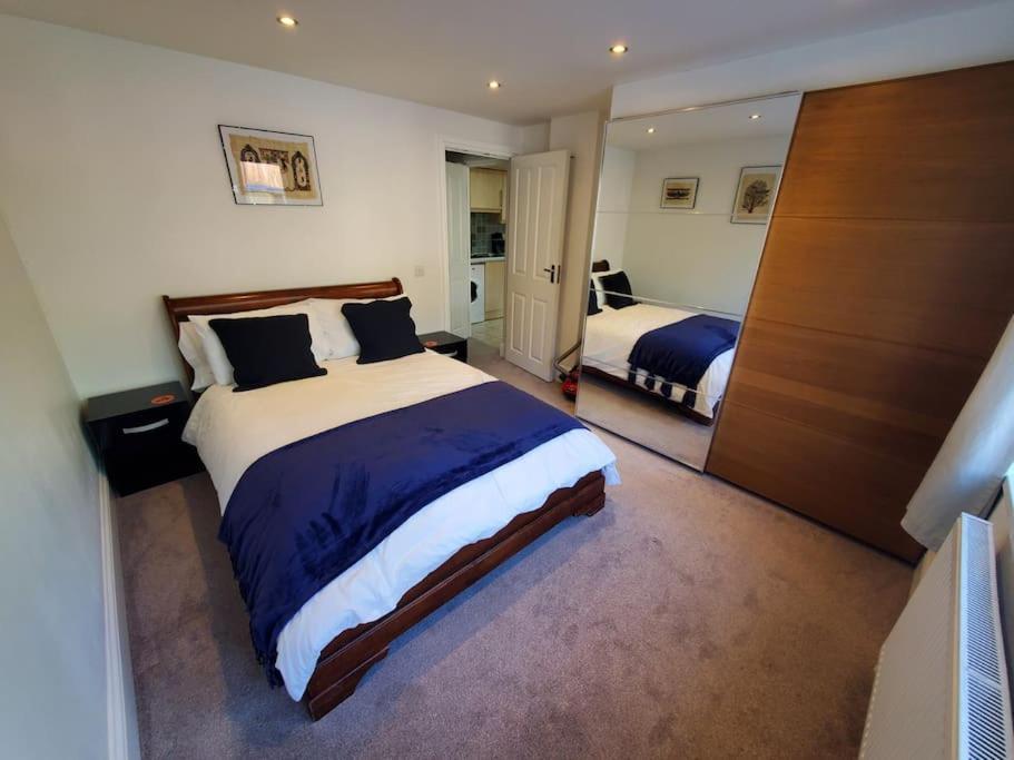 Central Windsor 2 Bedroom Flat With Free Parking Esterno foto