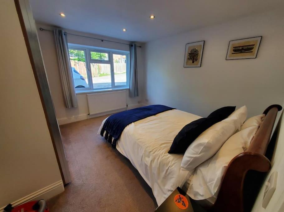 Central Windsor 2 Bedroom Flat With Free Parking Esterno foto