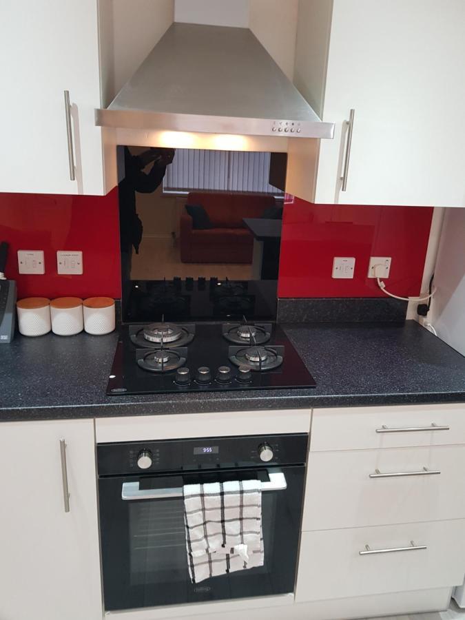 Central Windsor 2 Bedroom Flat With Free Parking Esterno foto