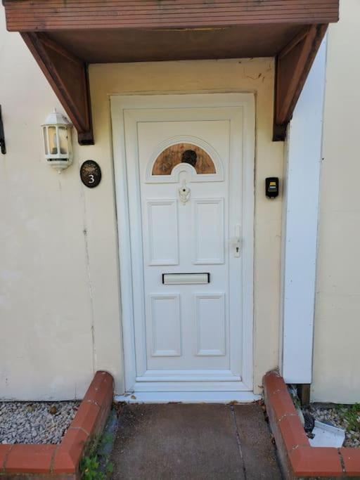 Central Windsor 2 Bedroom Flat With Free Parking Esterno foto