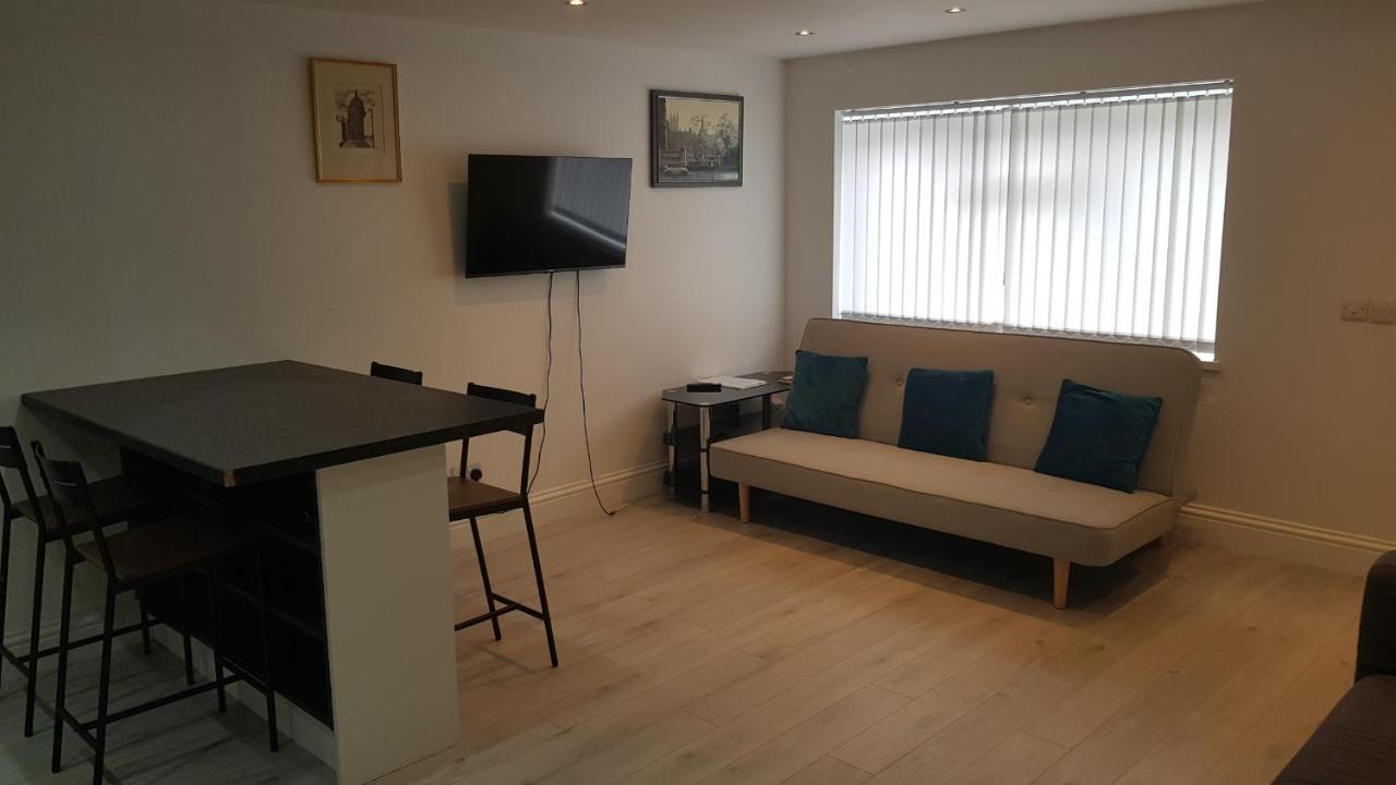 Central Windsor 2 Bedroom Flat With Free Parking Esterno foto